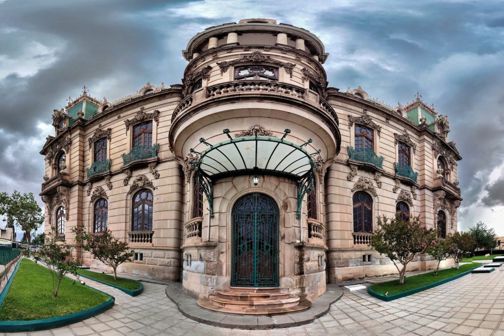 Kolor stitching | 11 pictures | Size: 11793 x 6032 | Lens: Standard | RMS: 3.50 | FOV: 218.09 x 111.56 ~ 24.44 | Projection: Spherical | Color: LDR |